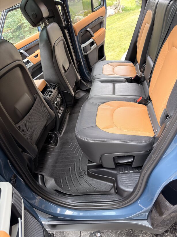 Spotless rear leather seats and floor mats